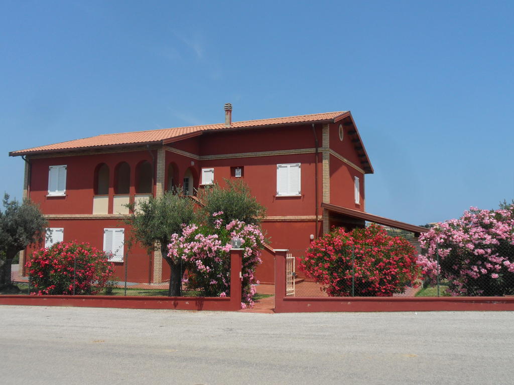 Hotel Fattoria Cerreto Mosciano SantʼAngelo Exterior foto