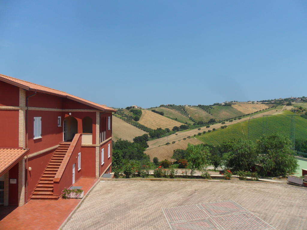 Hotel Fattoria Cerreto Mosciano SantʼAngelo Exterior foto