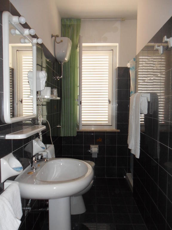 Hotel Fattoria Cerreto Mosciano SantʼAngelo Habitación foto