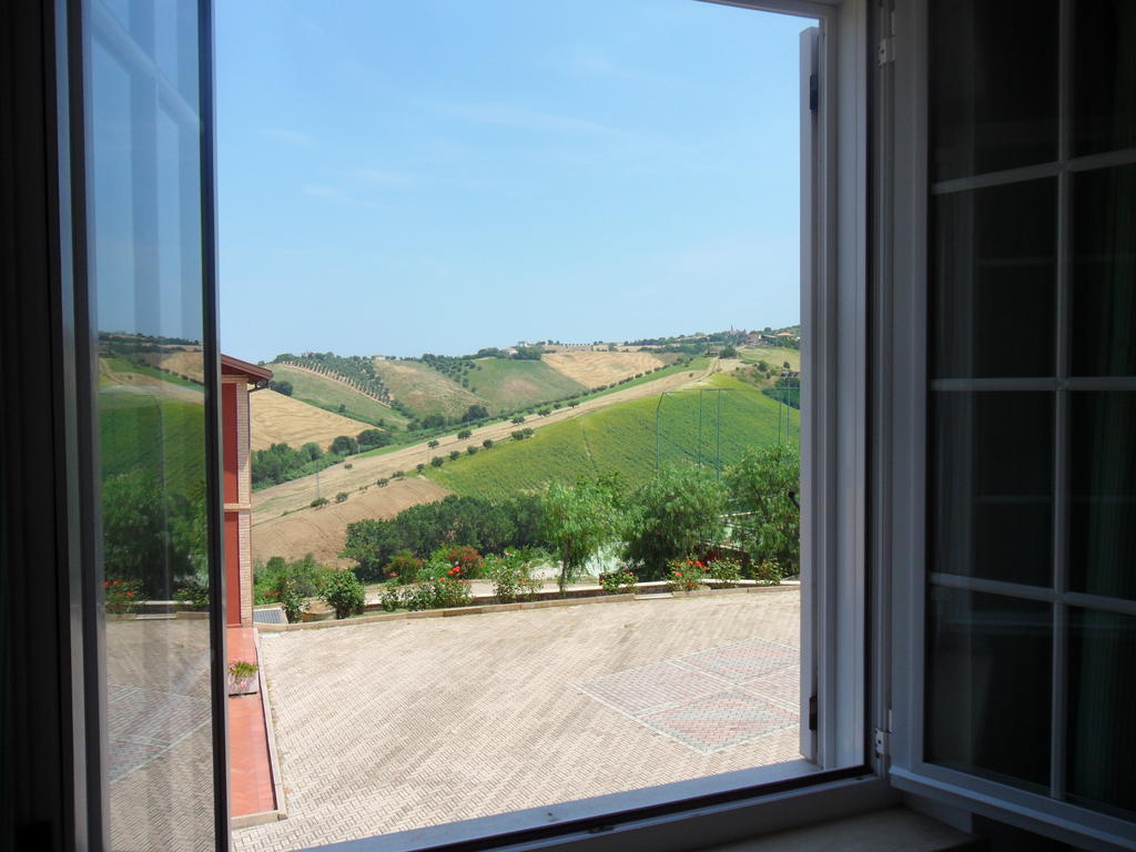 Hotel Fattoria Cerreto Mosciano SantʼAngelo Habitación foto
