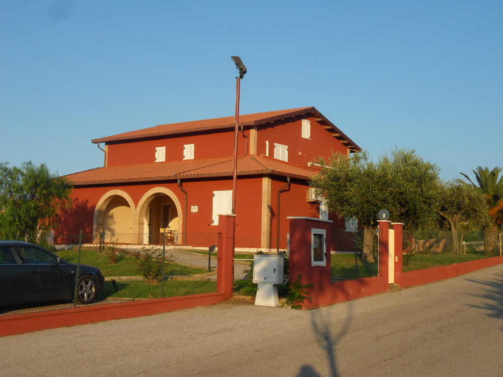Hotel Fattoria Cerreto Mosciano SantʼAngelo Exterior foto