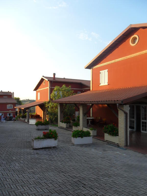 Hotel Fattoria Cerreto Mosciano SantʼAngelo Exterior foto