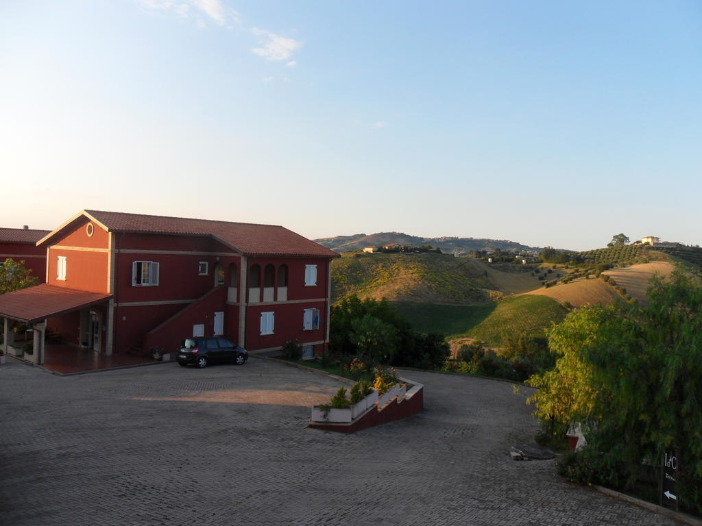 Hotel Fattoria Cerreto Mosciano SantʼAngelo Exterior foto
