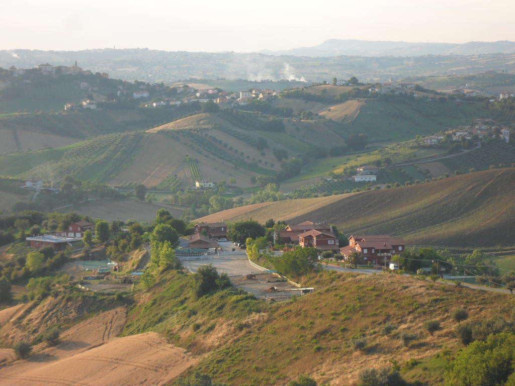 Hotel Fattoria Cerreto Mosciano SantʼAngelo Exterior foto