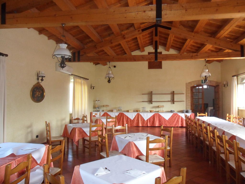 Hotel Fattoria Cerreto Mosciano SantʼAngelo Exterior foto